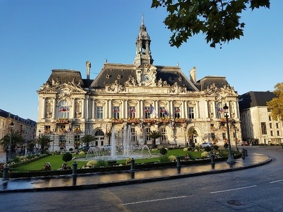 Rathaus und Renaissance, Tours-Austausch